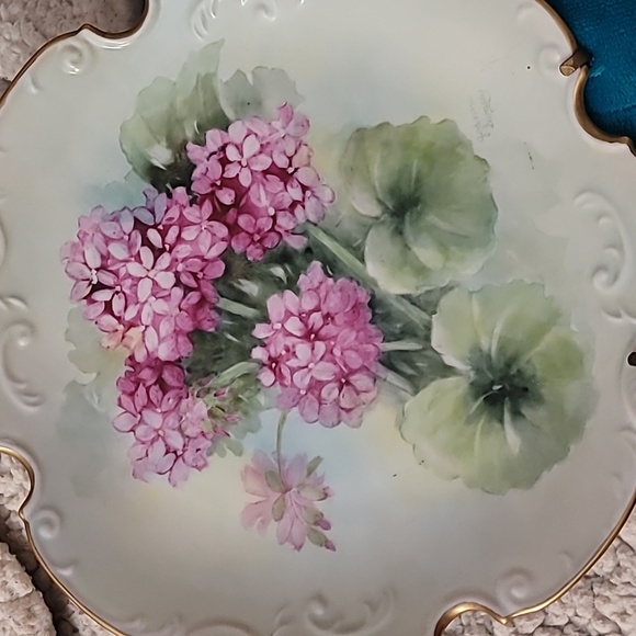 Vintage Floral painted plate porcelain w/ already attached hardware for hanging - Picture 4 of 12